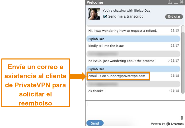 Captura de pantalla de un agente de chat en vivo de PrivateVPN que proporciona instrucciones para enviar una solicitud de reembolso por correo electr&oacute;nico
