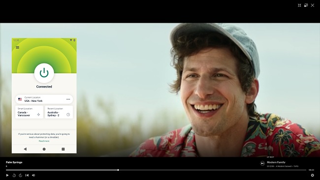 Zrzut ekranu Private Internet Access łączącego się z serwerem w USA i odblokowującego program Palm Springs w Hulu.