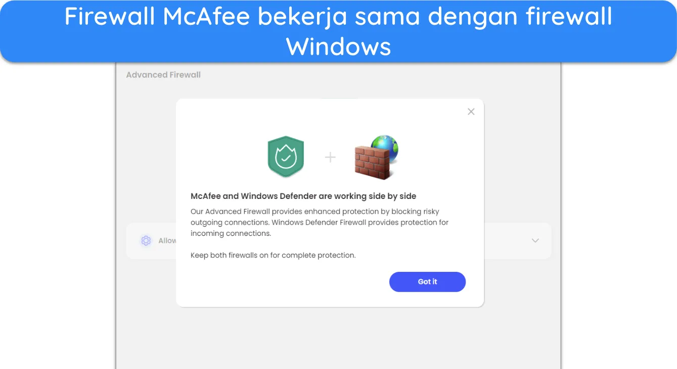 Cuplikan layar yang menunjukkan firewall McAfee bekerja dengan firewall Windows.