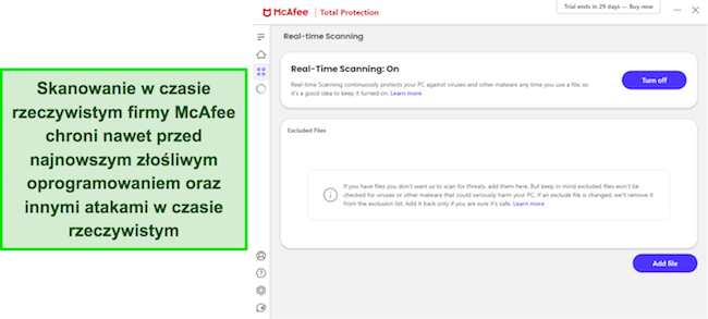 Recenzja antywirusa McAfee wyświetlająca menu skanowania w czasie rzeczywistym w języku angielskim.