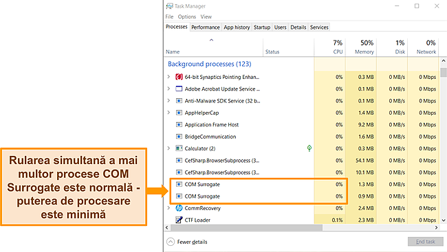 Captură de ecran a Managerului de activități Windows cu 2 procese COM Surrogate evidențiate.