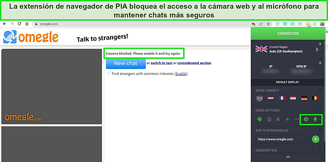 Captura de pantalla de la extensi&oacute;n del navegador Chrome de PIA conectada a un servidor del Reino Unido con las funciones de micr&oacute;fono y c&aacute;mara web bloqueadas, con Omegle en el fondo que tambi&eacute;n muestra que la c&aacute;mara web y el micr&oacute;fono est&aacute;n bloqueados.