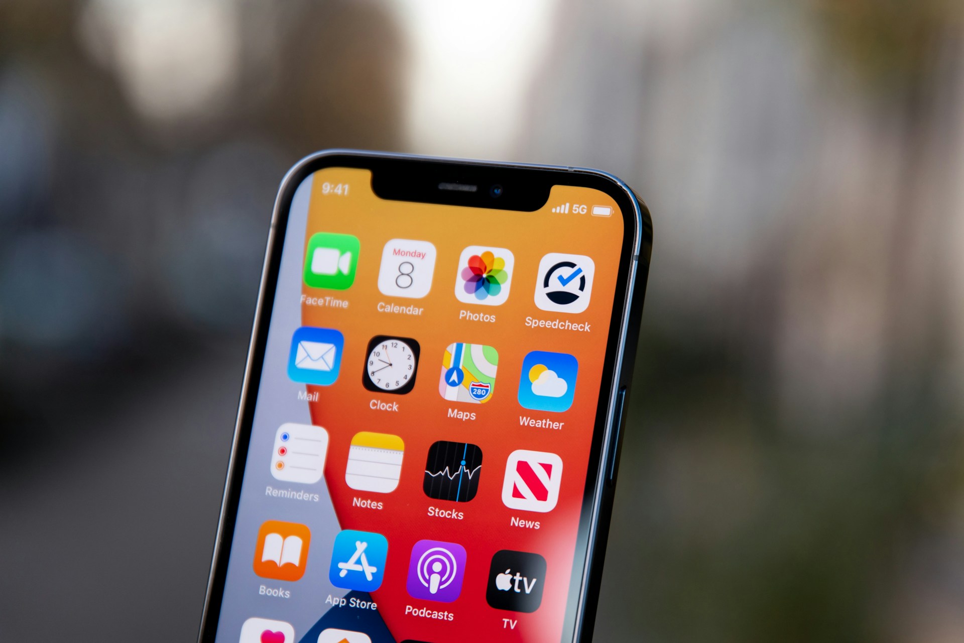 Apple Alerts iPhone Users of Potential &ldquo;Mercenary Spyware Attack&rdquo;