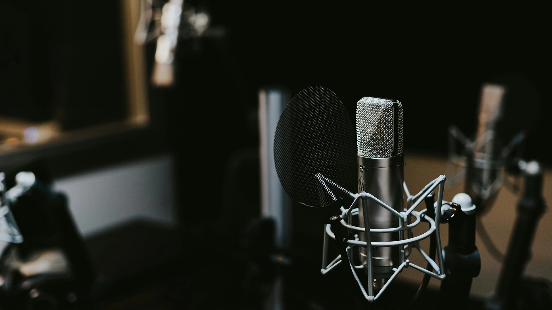 AI Host Went Live for Six Months, Listeners Thought It Was A Real Person