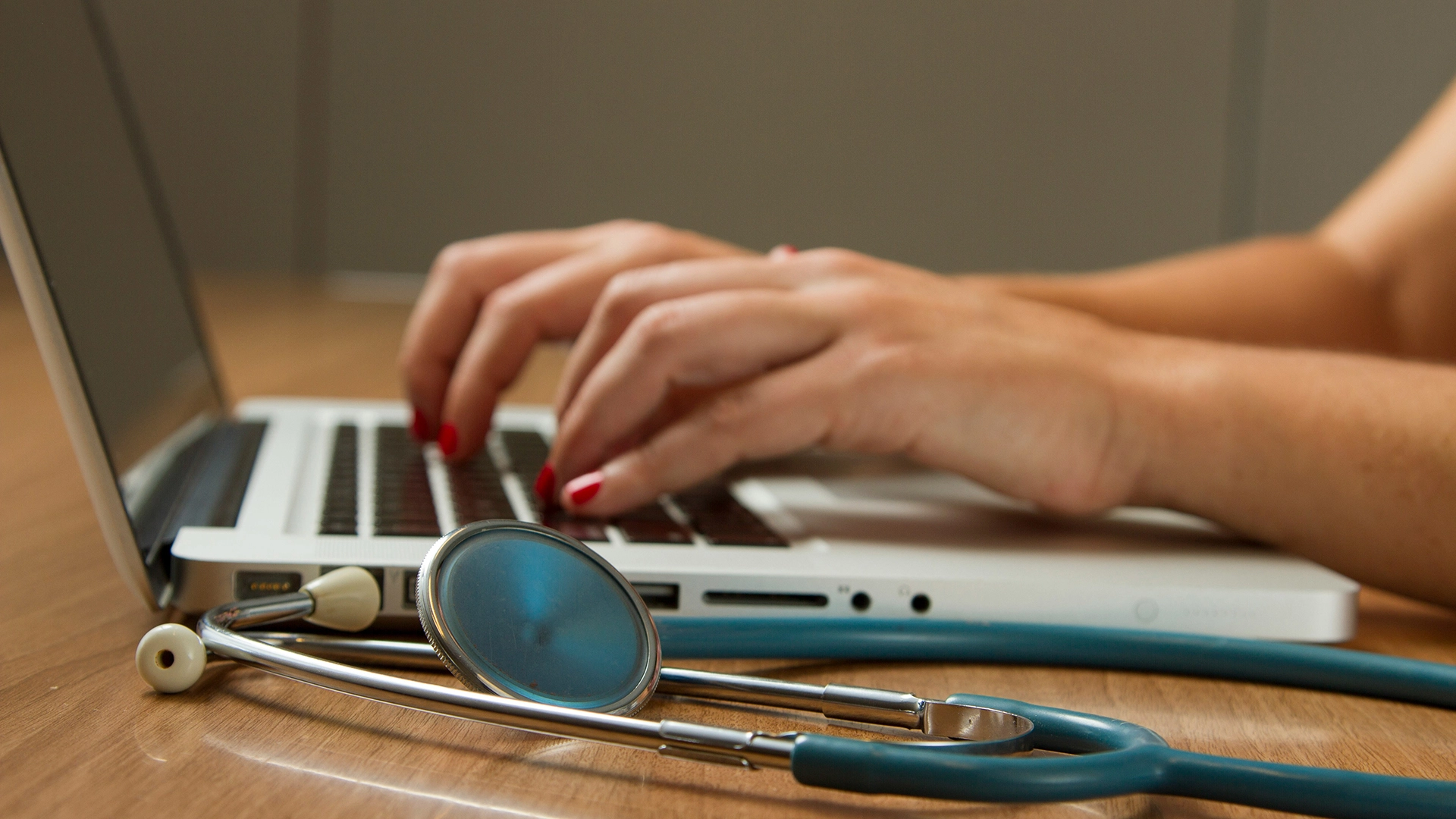 AI Makes Medical Notes Easier To Read, But Trust Issues Remain