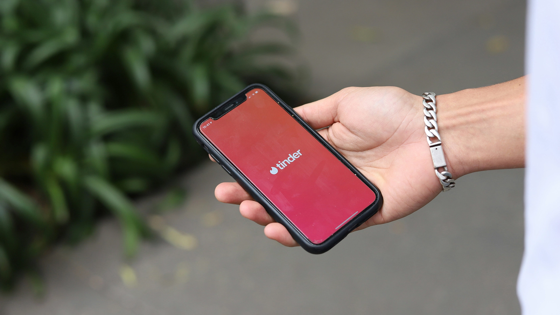 Tinder Now Requires Facial Recognition For California Users