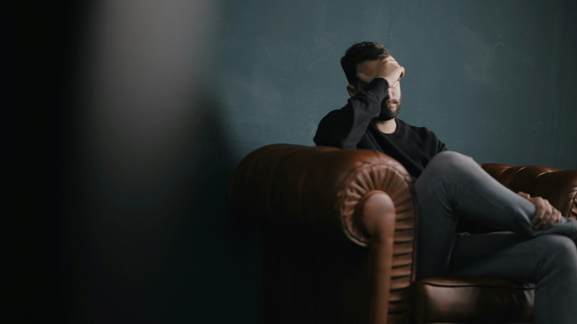 Patients Alarmed as Therapists Secretly Turn To ChatGPT During Sessions